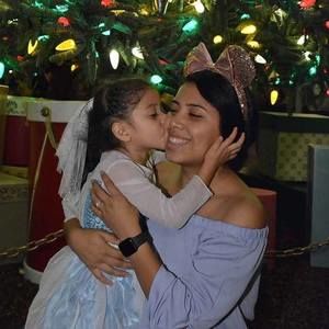 Meet your Posher, Mona